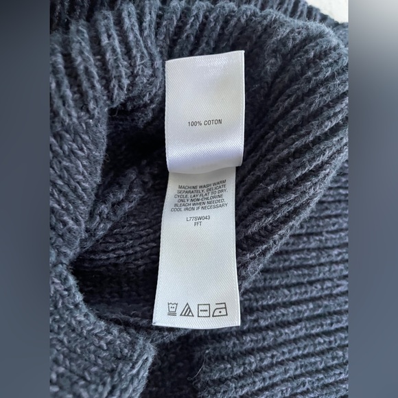 Navy Blue Cabella’s Knit Sweater with Hood - Picture 8 of 9